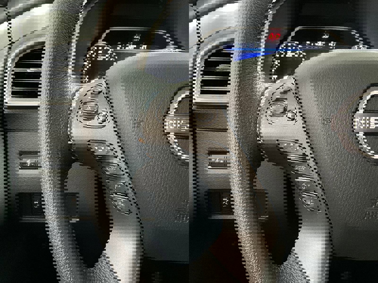 Used 2024 Nissan Murano SV image 18