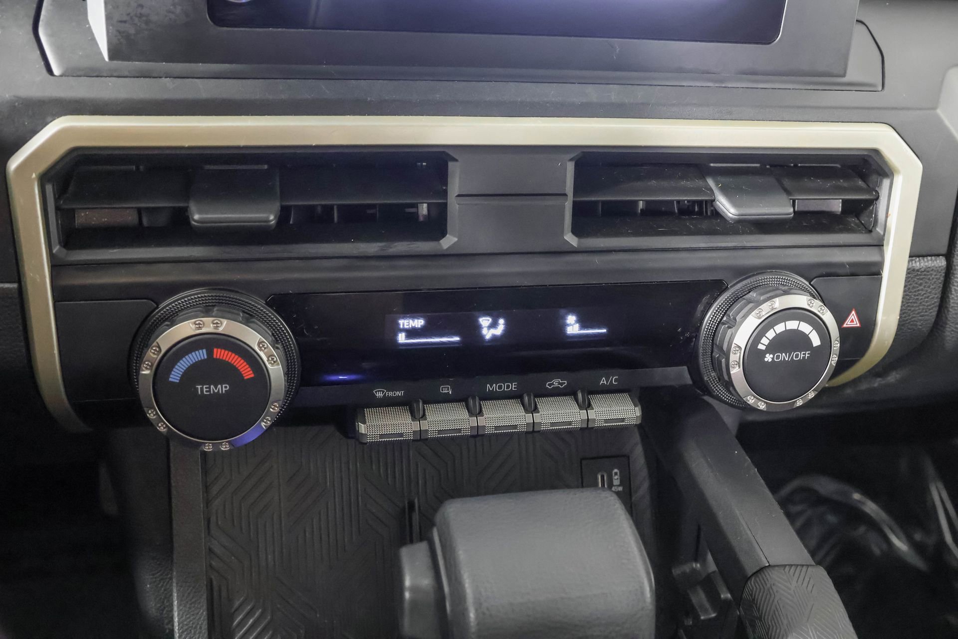 Used 2024 Toyota Tacoma SR RWD image 30