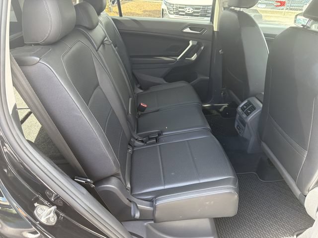 Used 2020 Volkswagen Tiguan SE FWD image 17