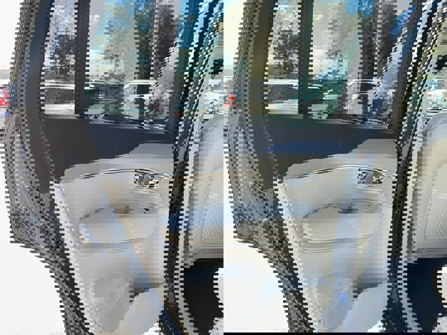 Used 2021 Volvo XC90 T5 Momentum w/ Protection Package Premier image 12