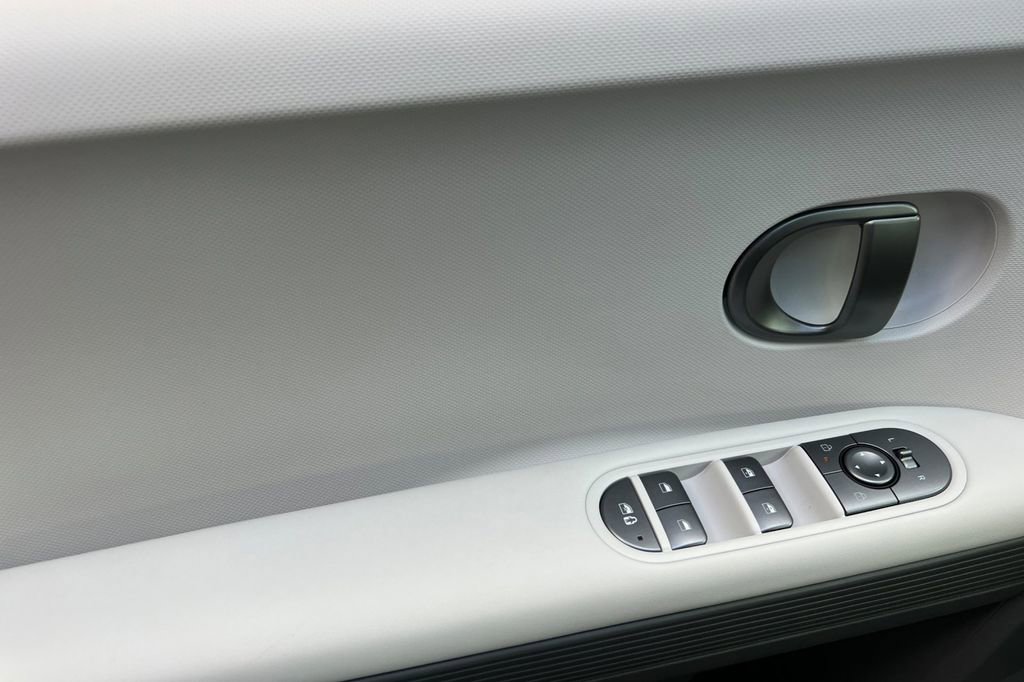 New 2026 Hyundai Ioniq 5 SEL image 9
