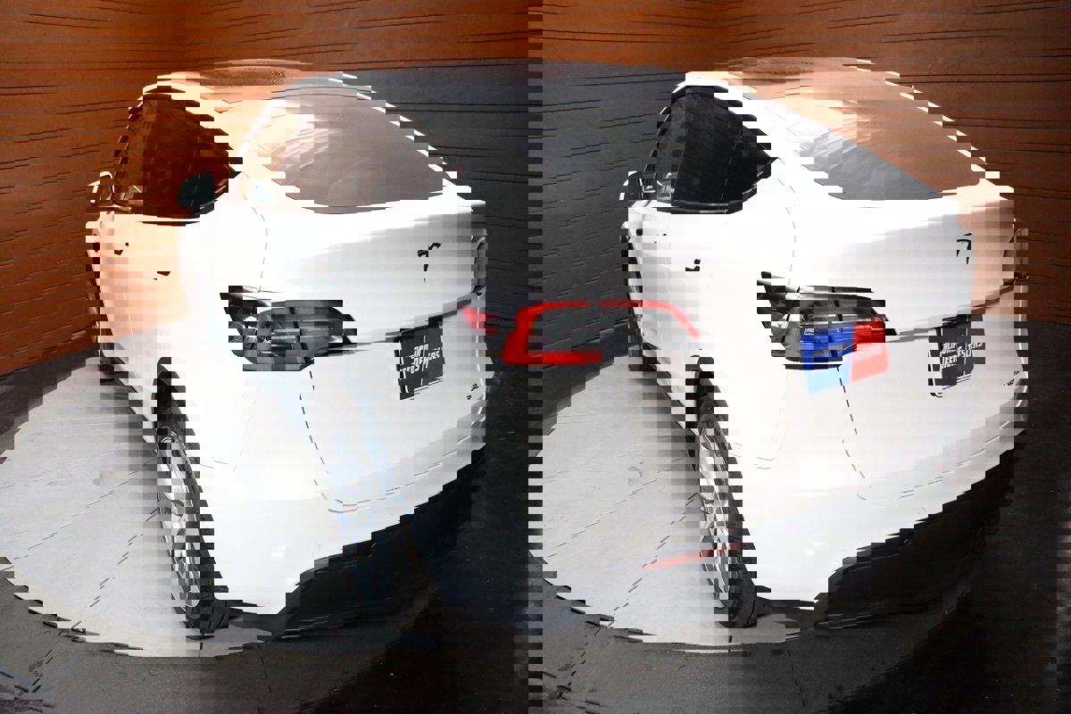 Used 2022 Tesla Model Y Long Range image 11