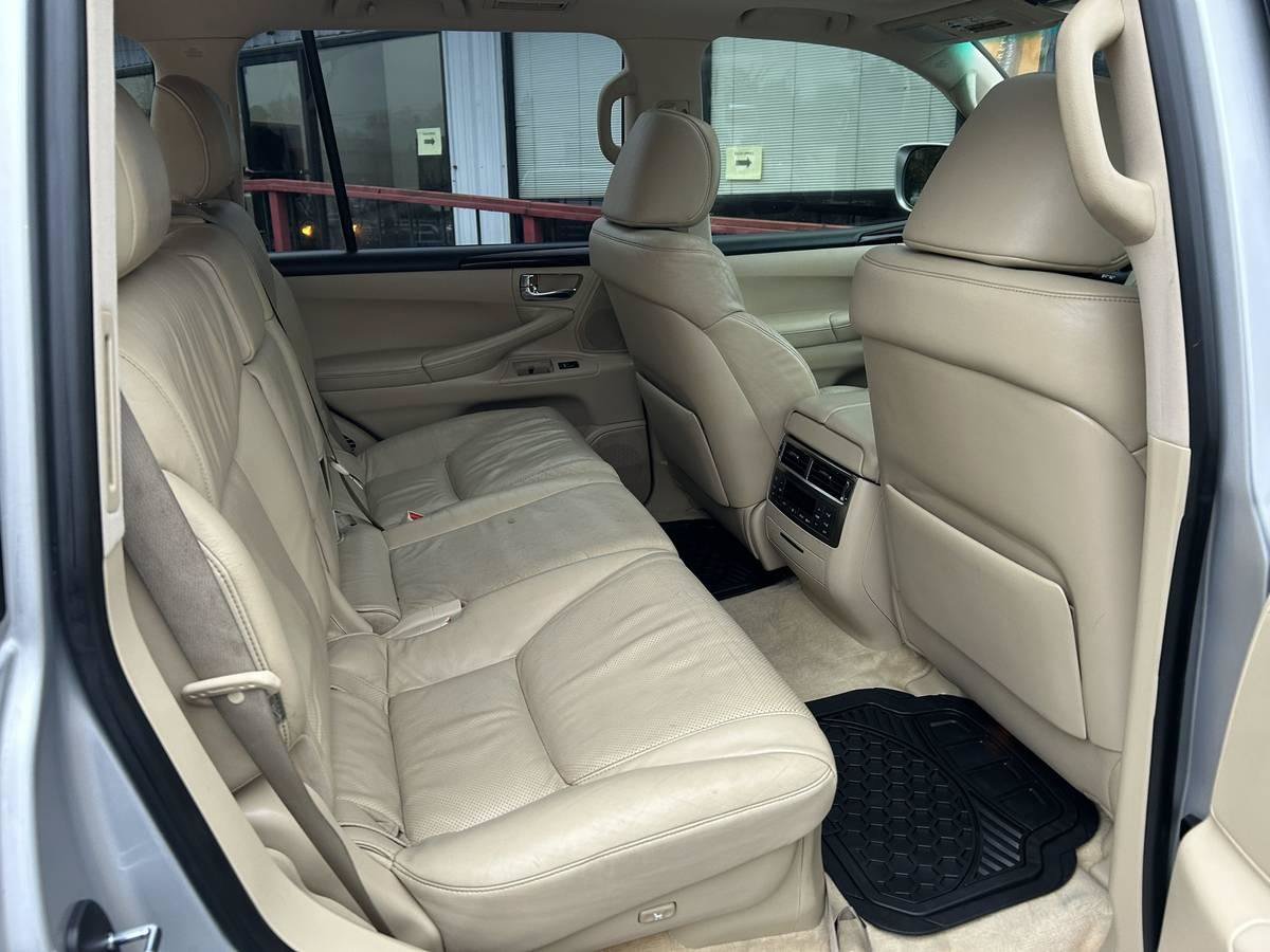 Used 2010 Lexus LX 570 4WD image 18