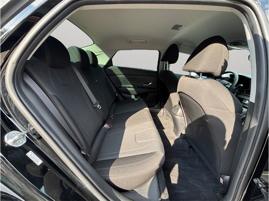 Used 2022 Hyundai Elantra SE FWD image 31