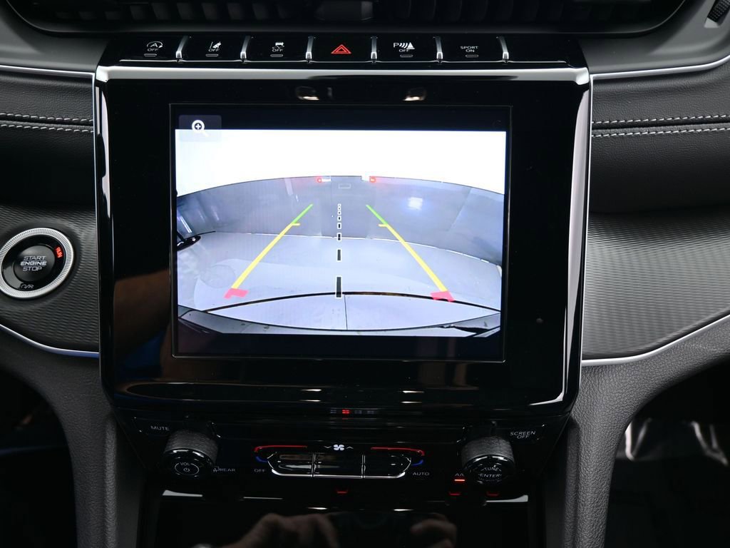 Used 2025 Jeep Grand Cherokee Laredo image 19