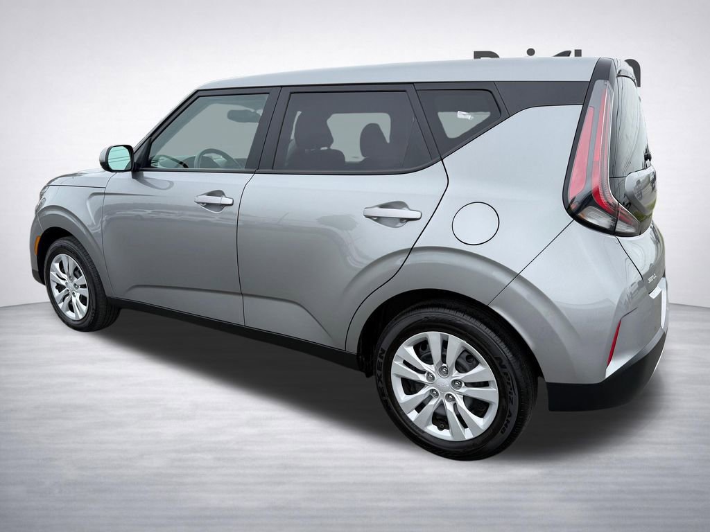 Certified 2025 Kia Soul LX FWD image 5