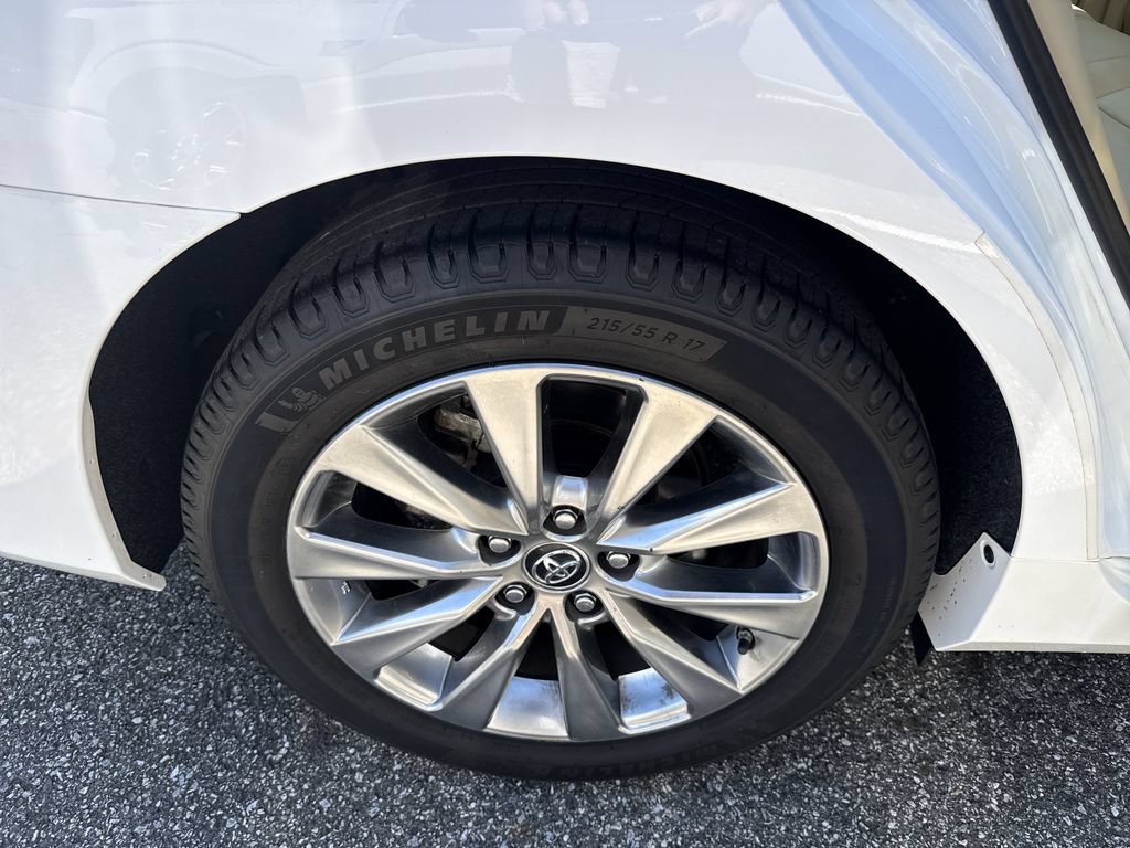 Used 2015 Toyota Camry XLE FWD image 17
