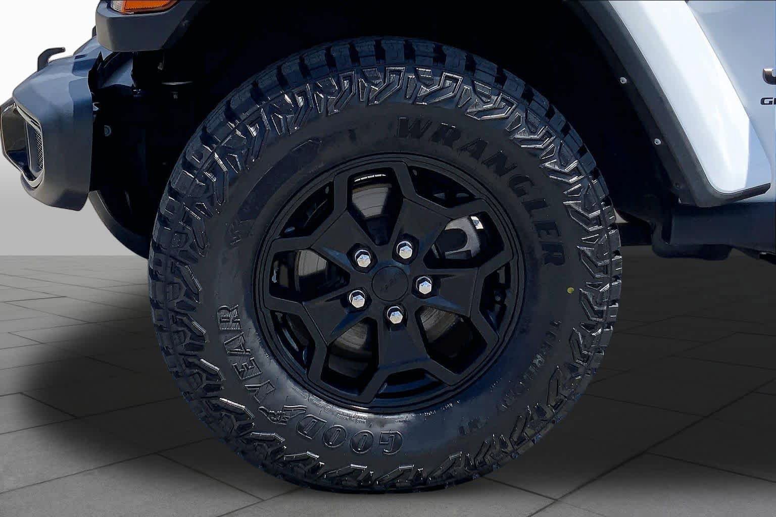 Used 2023 Jeep Gladiator Sport AWD/4WD image 11