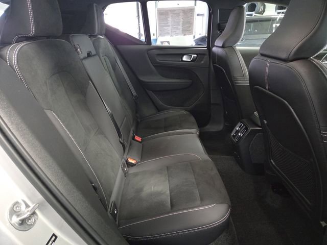 Used 2023 Volvo XC40 Recharge Ultimate image 34