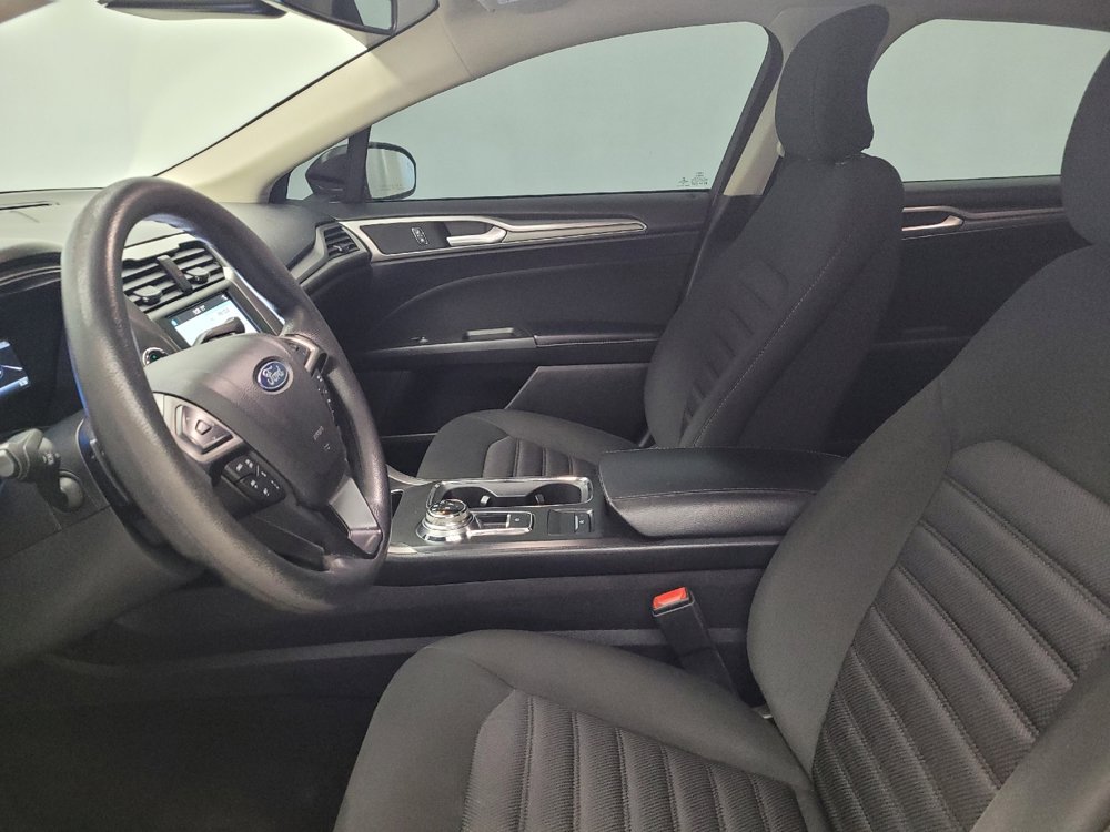 Used 2019 Ford Fusion SE FWD image 17