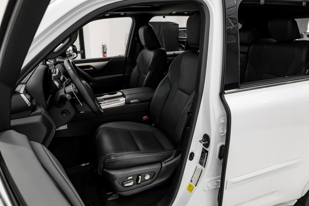 Used 2023 Lexus LX 600 F Sport image 29