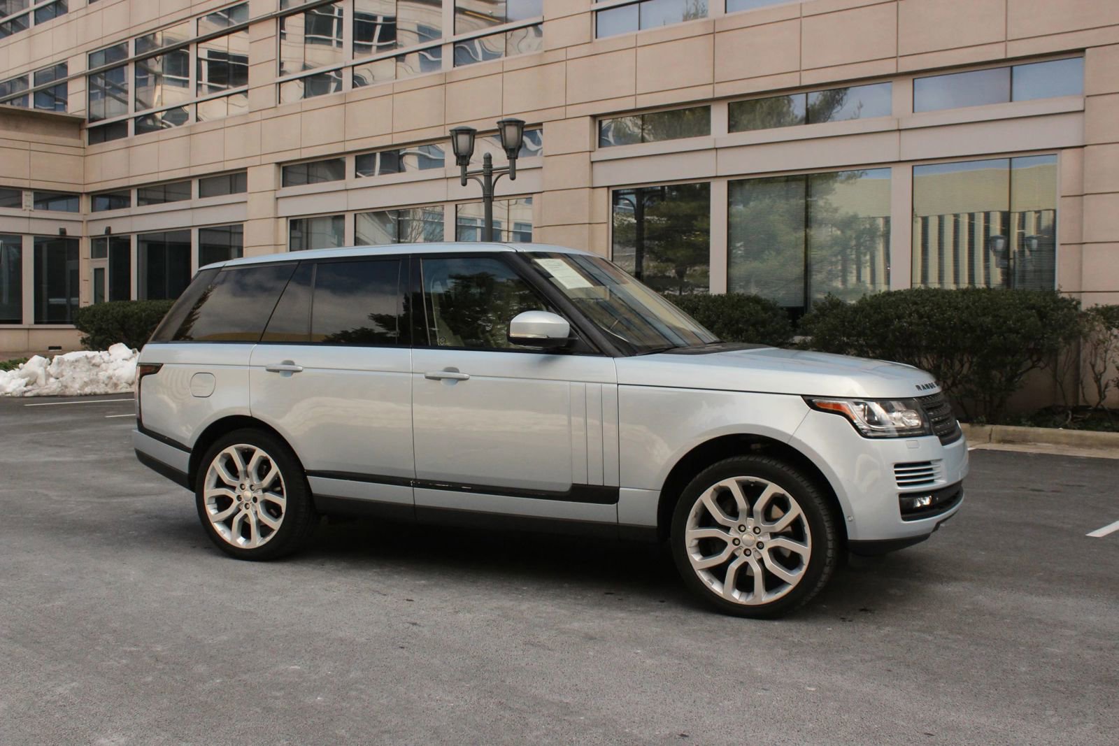 Used 2014 Land Rover Range Rover Supercharged AWD/4WD image 2