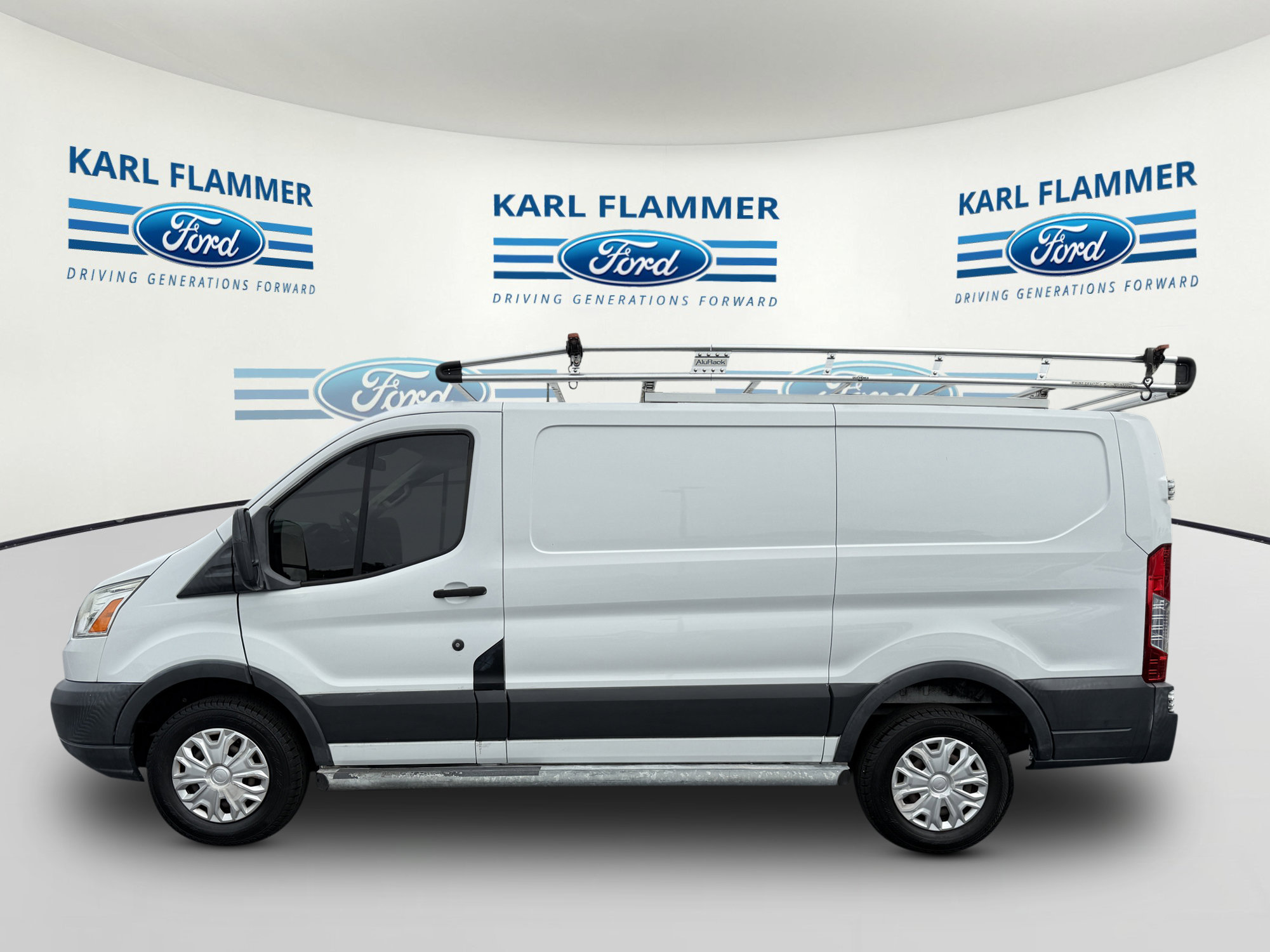 Certified 2018 Ford Transit 250 130 Low Roof w/ Exterior Upgrade Package RWD image 4