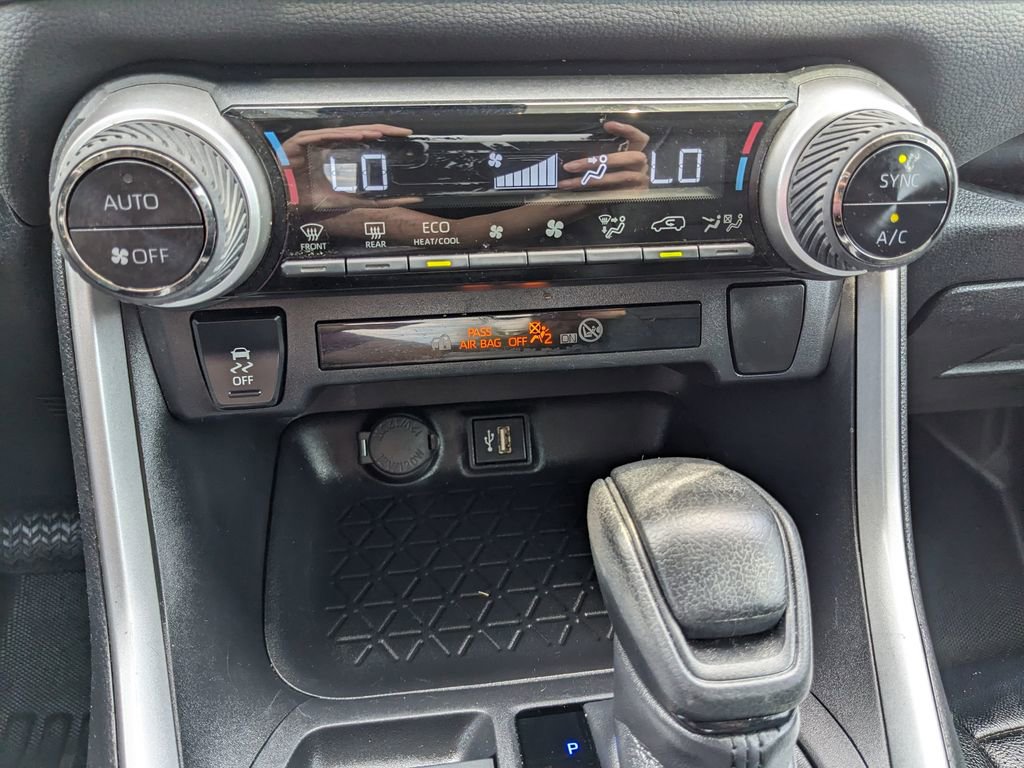 Used 2024 Toyota RAV4 LE AWD/4WD image 27
