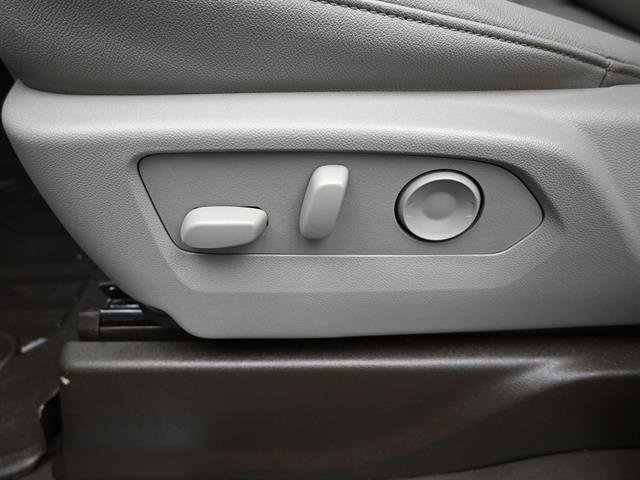 Used 2025 GMC Sierra 2500 SLT w/ SLT Premium Package image 9