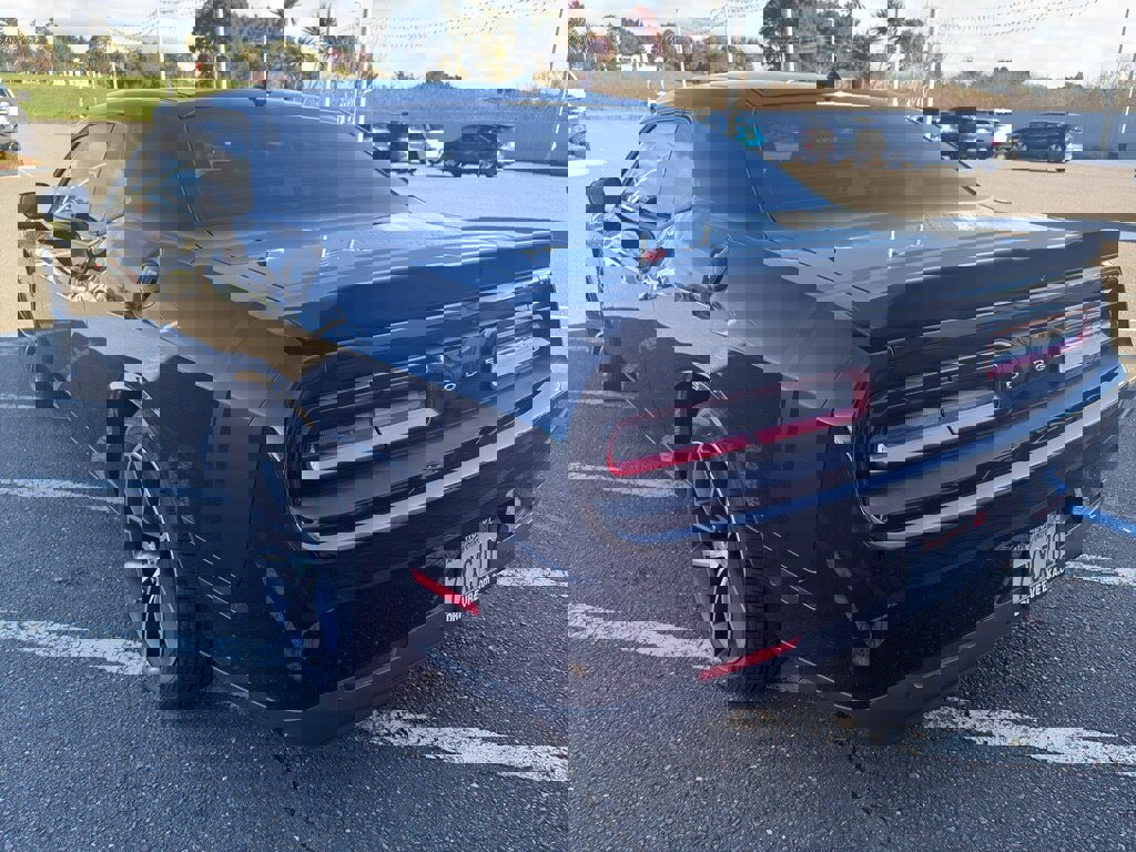 Used 2017 Dodge Challenger R/T Scat Pack w/ Leather Interior Group image 18