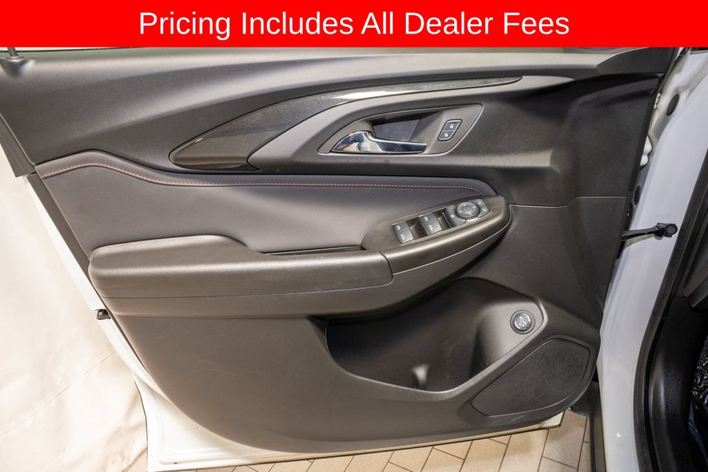 Used 2023 Chevrolet TrailBlazer RS w/ Sun and Liftgate Package FWD image 13