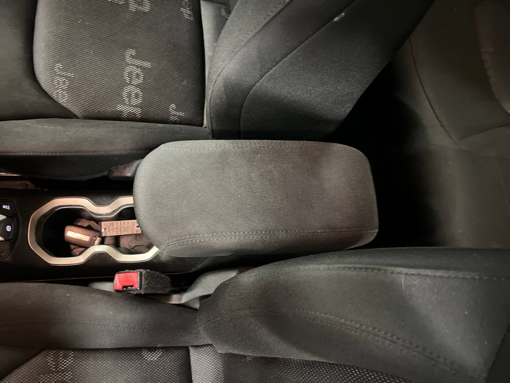 Used 2017 Jeep Renegade Latitude AWD/4WD image 27