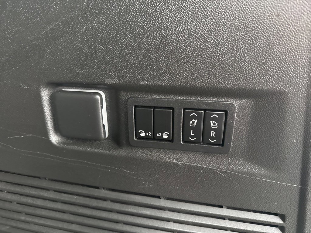 Certified 2022 GMC Yukon Denali w/ Denali Premium Package image 25