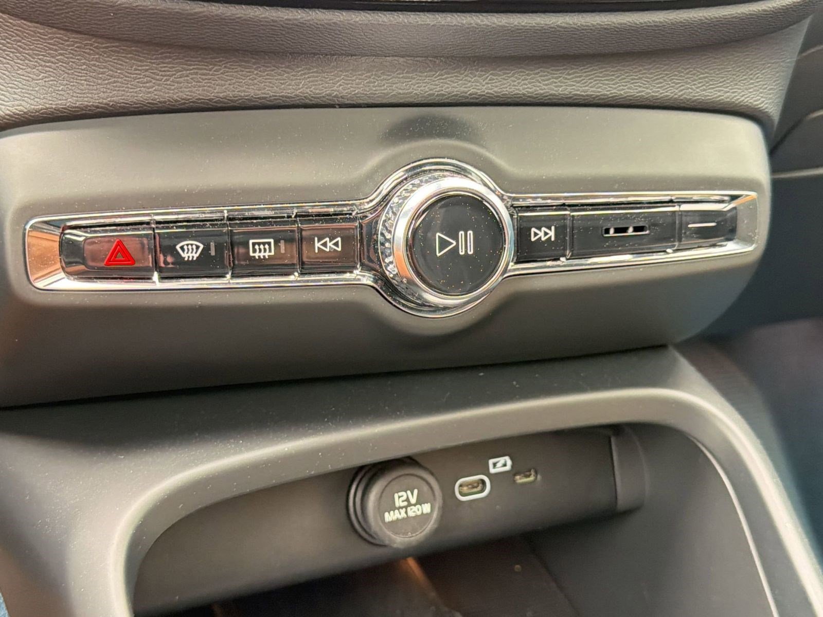 Certified 2023 Volvo C40 P8 Recharge Ultimate image 16