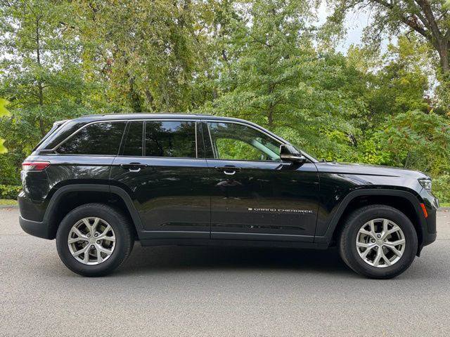 Certified 2022 Jeep Grand Cherokee Limited AWD/4WD image 6