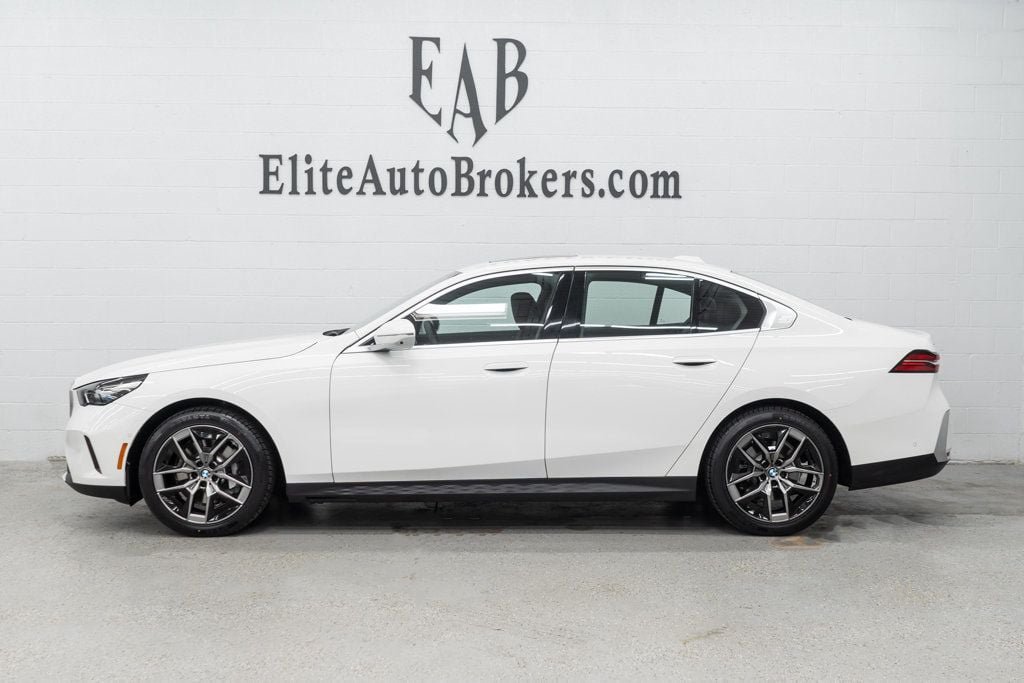 Used 2026 BMW 530i xDrive AWD/4WD image 2