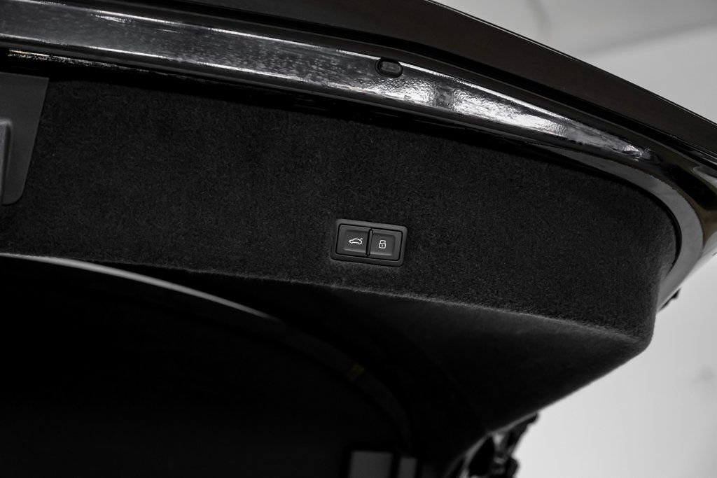 Used 2025 Lamborghini Urus SE image 56