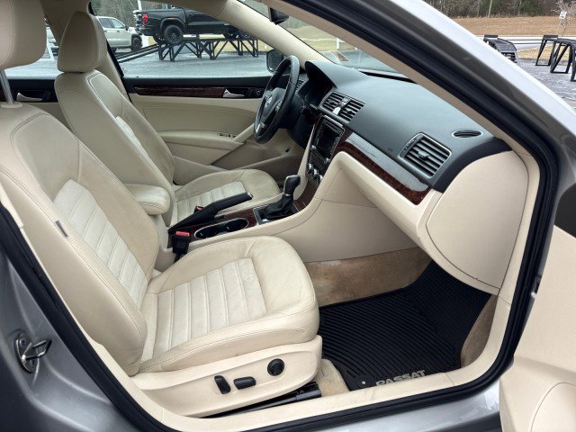 Used 2013 Volkswagen Passat TDI SEL Premium image 9