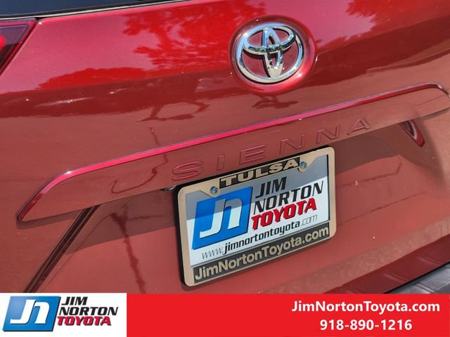 Used 2017 Toyota Sienna LE FWD image 12