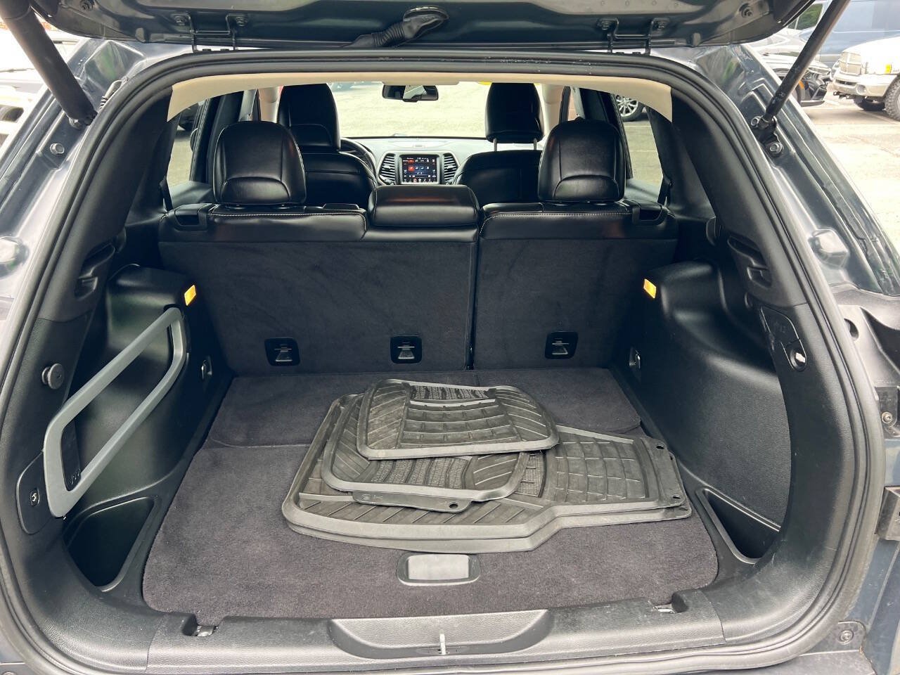 Used 2018 Jeep Cherokee Limited AWD/4WD image 23