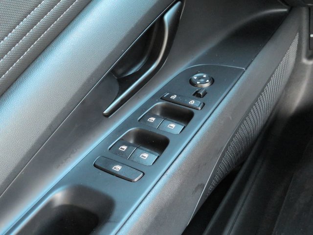 Used 2025 Hyundai Elantra Sport FWD image 19