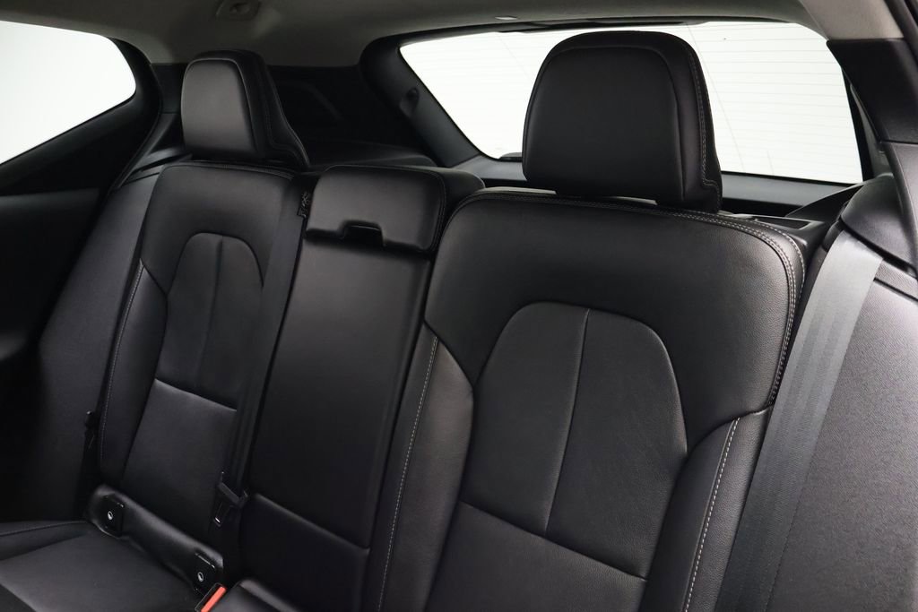 Used 2021 Volvo XC40 T4 Momentum w/ Premium Package FWD image 18