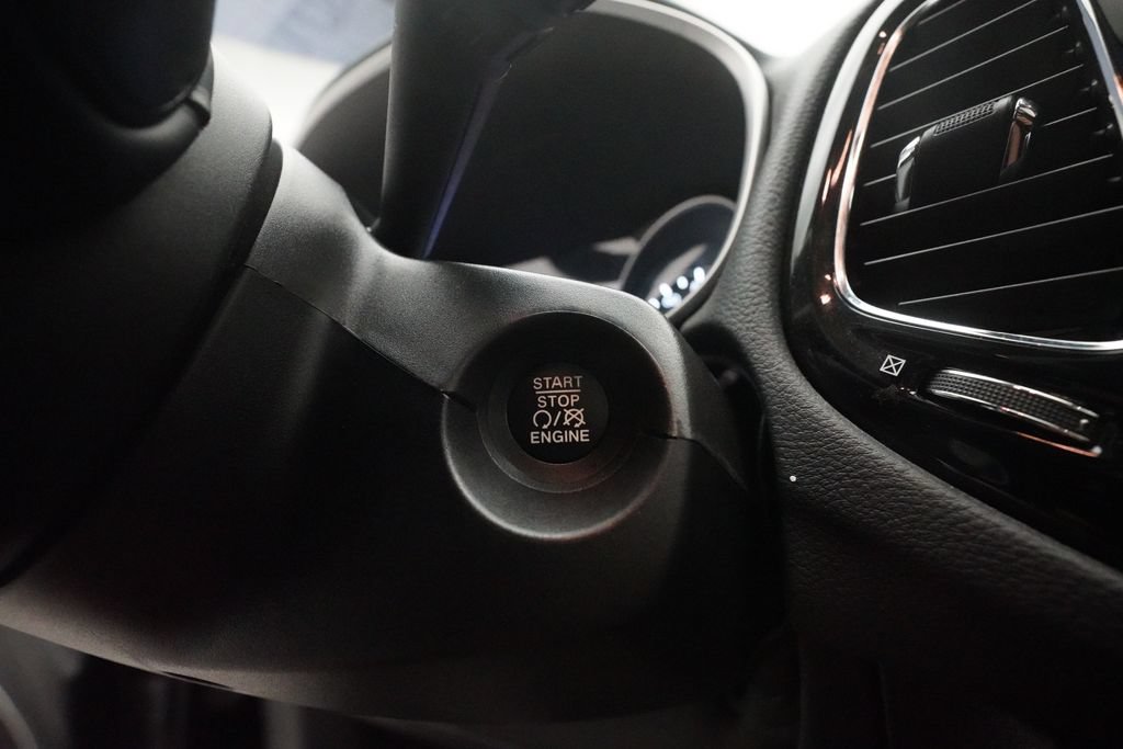 Used 2021 Jeep Compass Limited w/ Sun and Sound Group AWD/4WD image 30