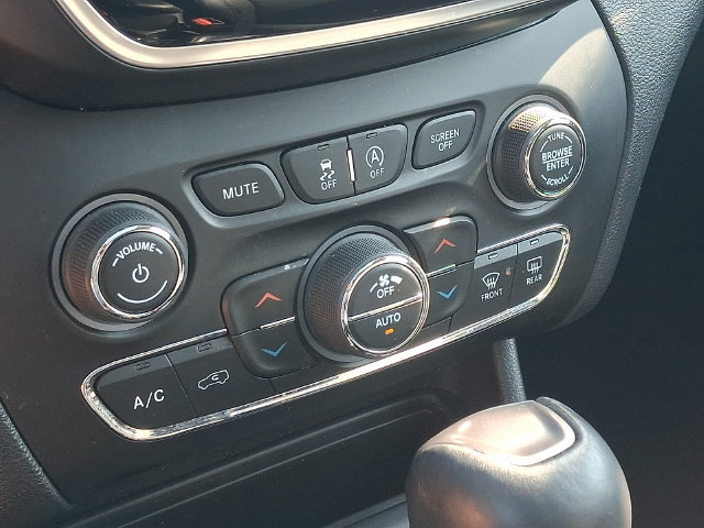Used 2020 Jeep Cherokee Limited AWD/4WD image 16