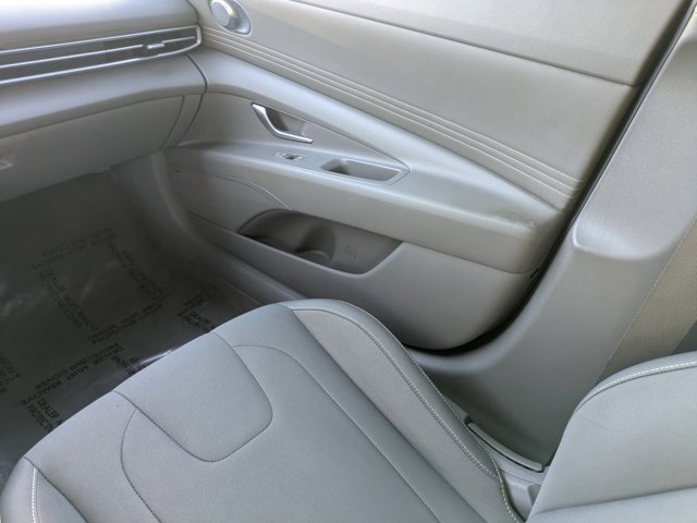 Used 2022 Hyundai Elantra SEL w/ Convenience + Premium Package image 13