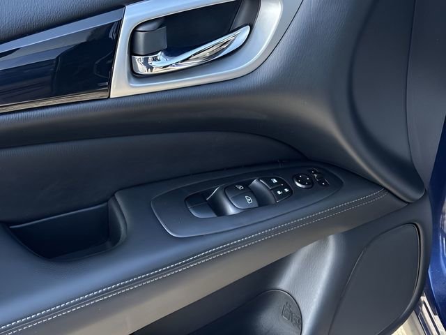 Used 2020 Nissan Pathfinder SV w/ Cargo Package image 19