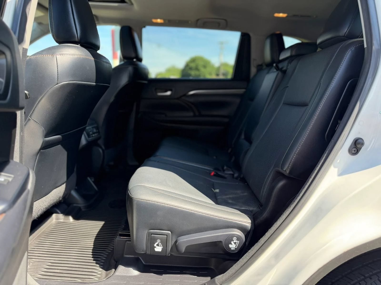 Used 2018 Toyota Highlander Limited AWD/4WD image 10