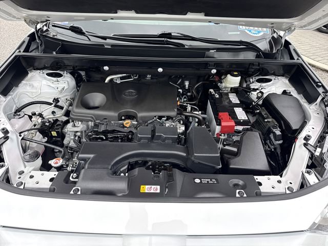 Used 2025 Toyota RAV4 XLE AWD/4WD image 36