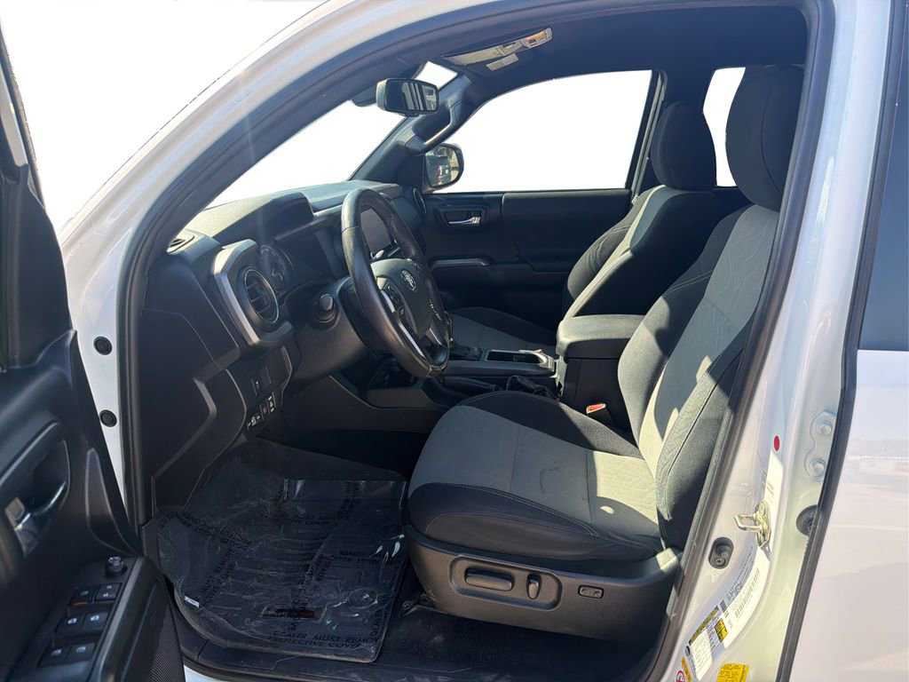 Used 2020 Toyota Tacoma TRD Sport w/ Technology Package image 10