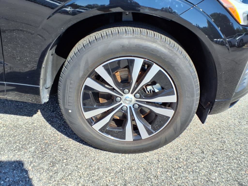 Certified 2023 Volvo XC60 B5 Core image 11