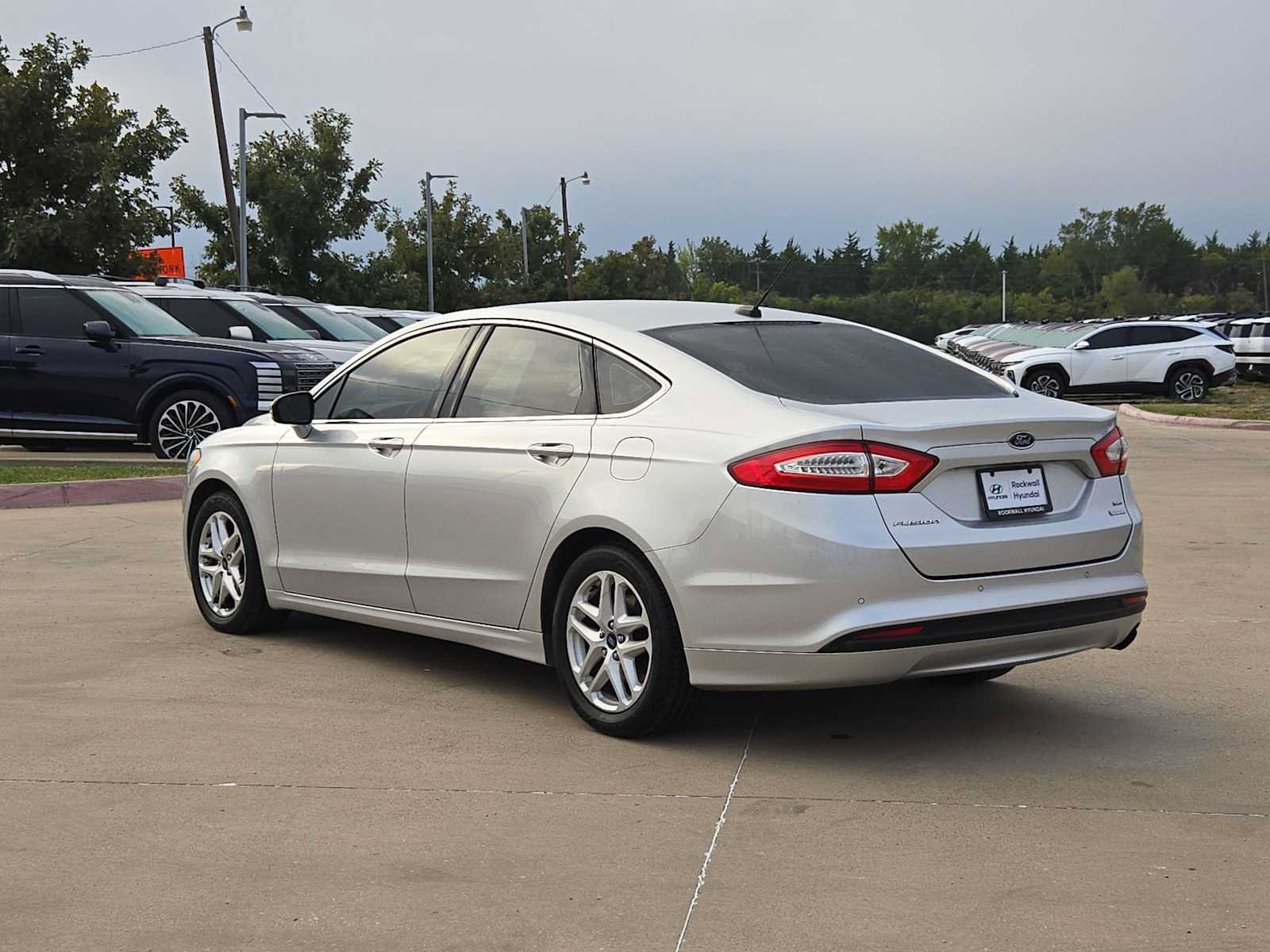 Used 2014 Ford Fusion SE w/ Equipment Group 202A FWD image 12