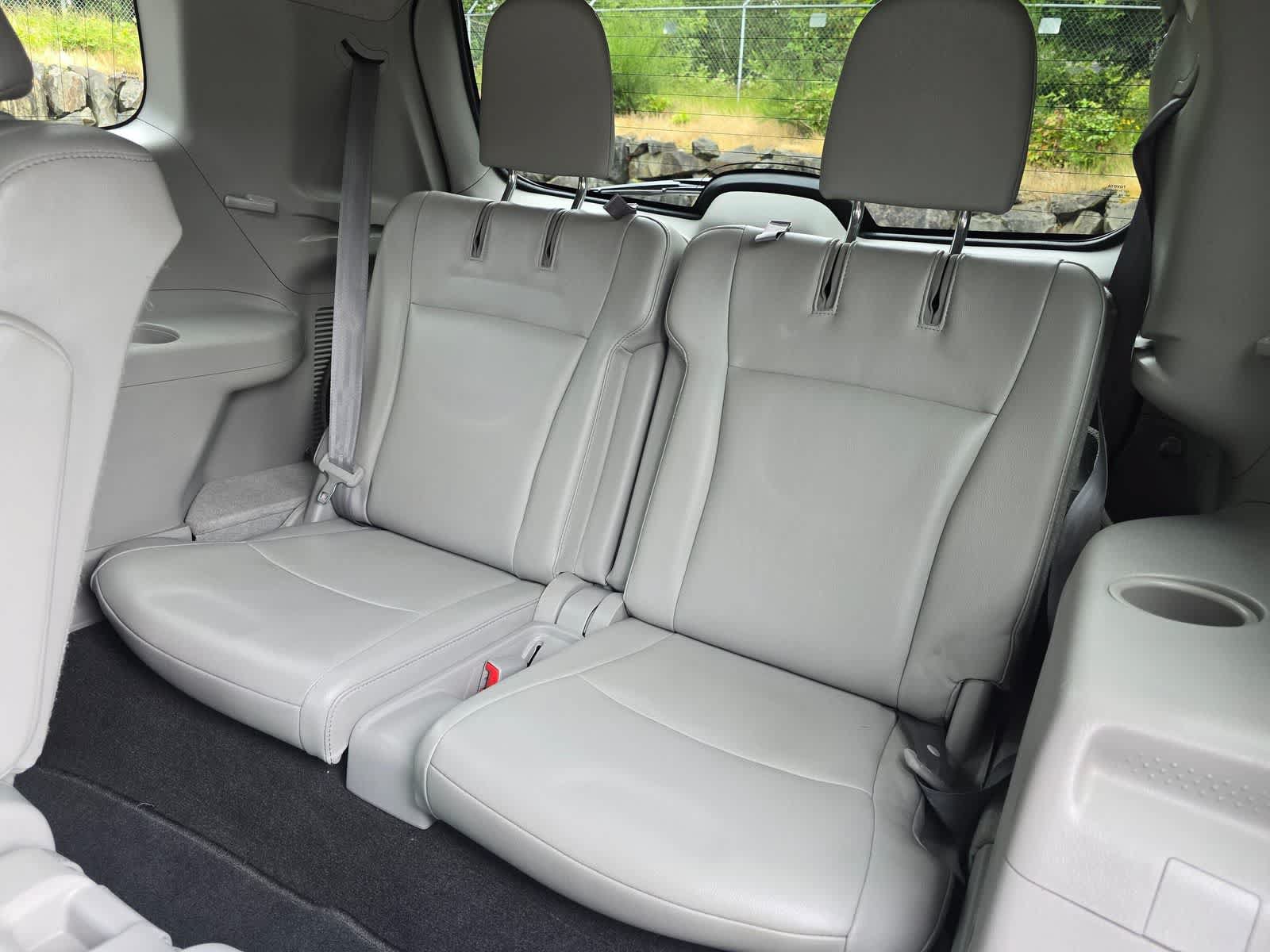 Used 2011 Toyota Highlander SE w/ Tow Pkg AWD/4WD image 13