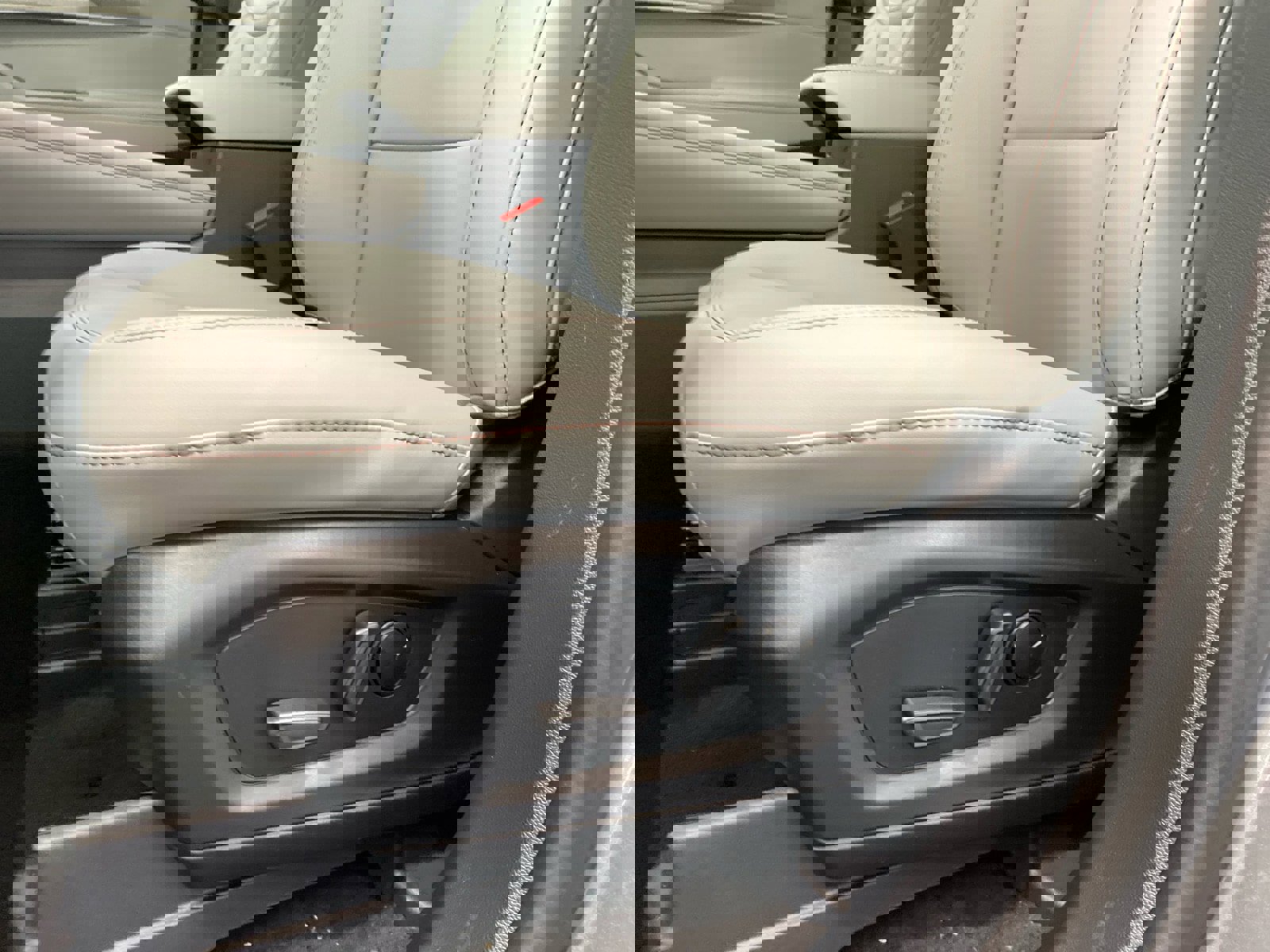 New 2026 Ford Explorer Active w/ Active Comfort Package image 29