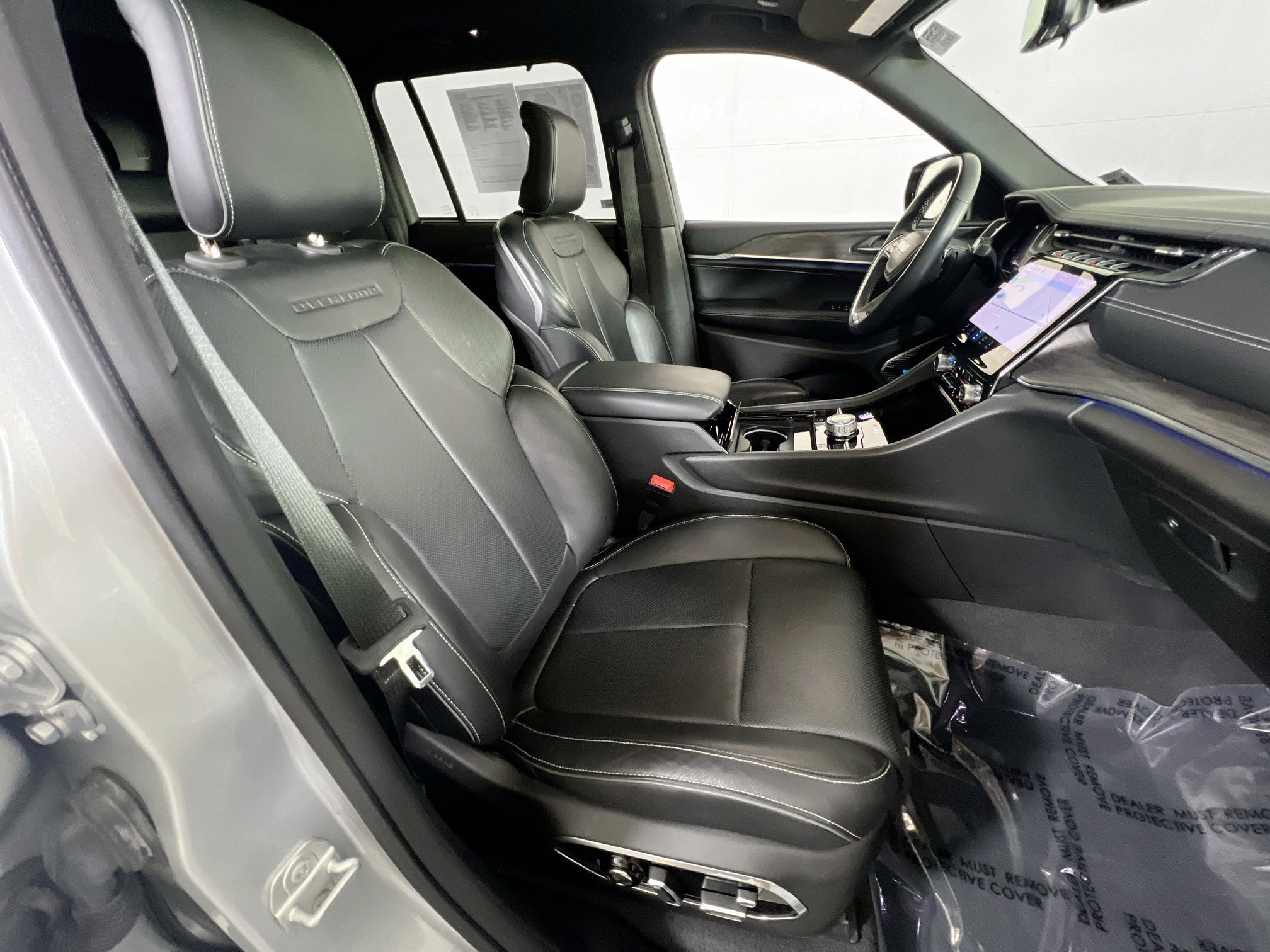 Used 2022 Jeep Grand Cherokee Overland w/ Luxury Tech Group IV image 30