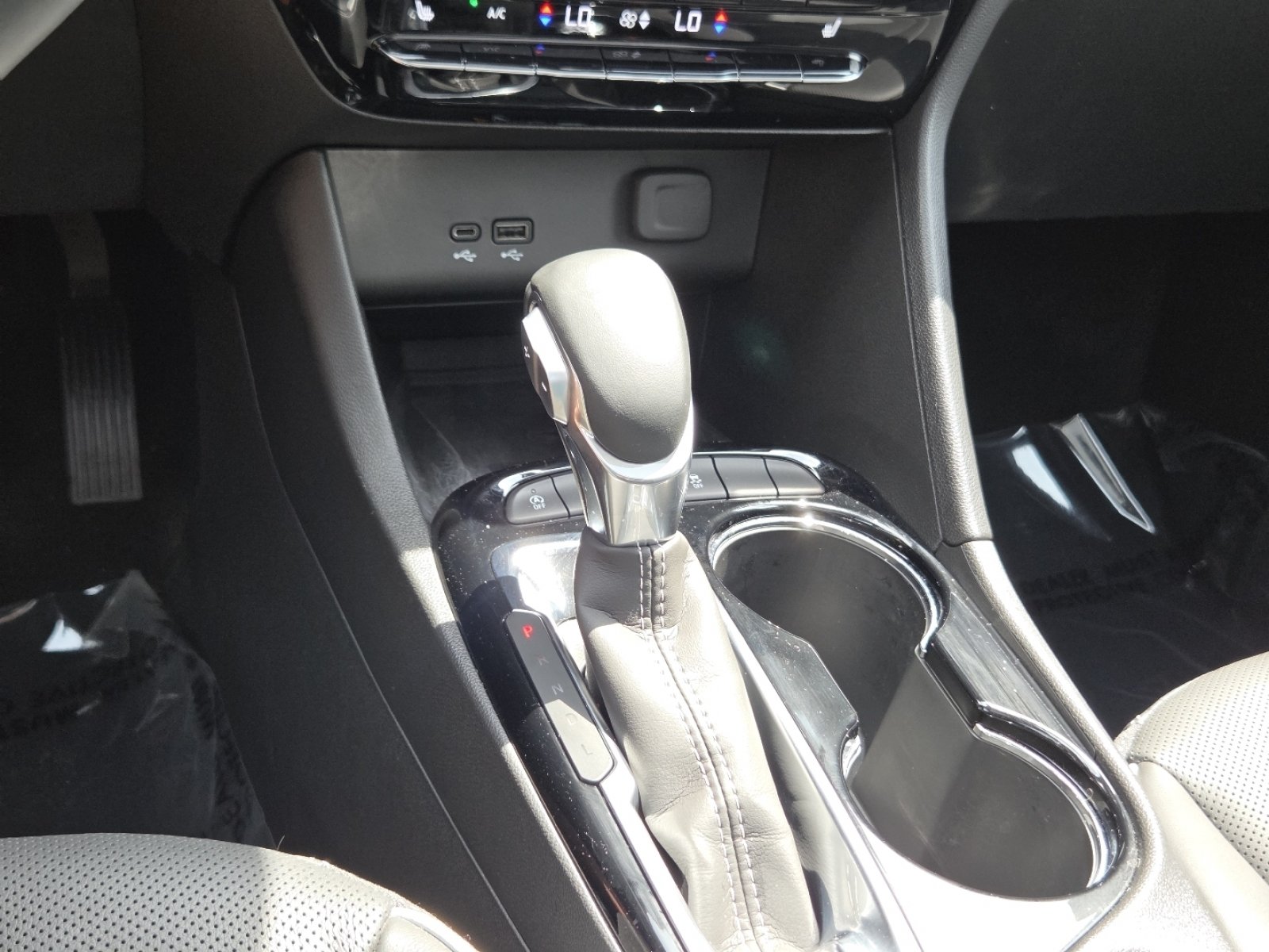 Used 2024 Buick Encore GX Avenir w/ Avenir Technology Package AWD/4WD image 36