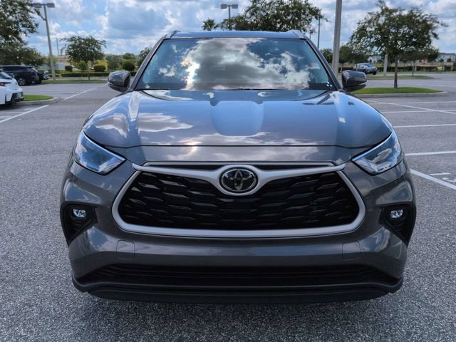 Certified 2024 Toyota Highlander XLE FWD image 9