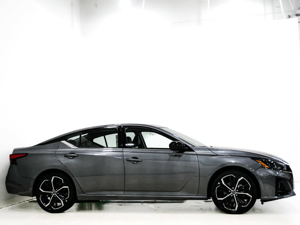 Used 2024 Nissan Altima 2.5 SR FWD image 4