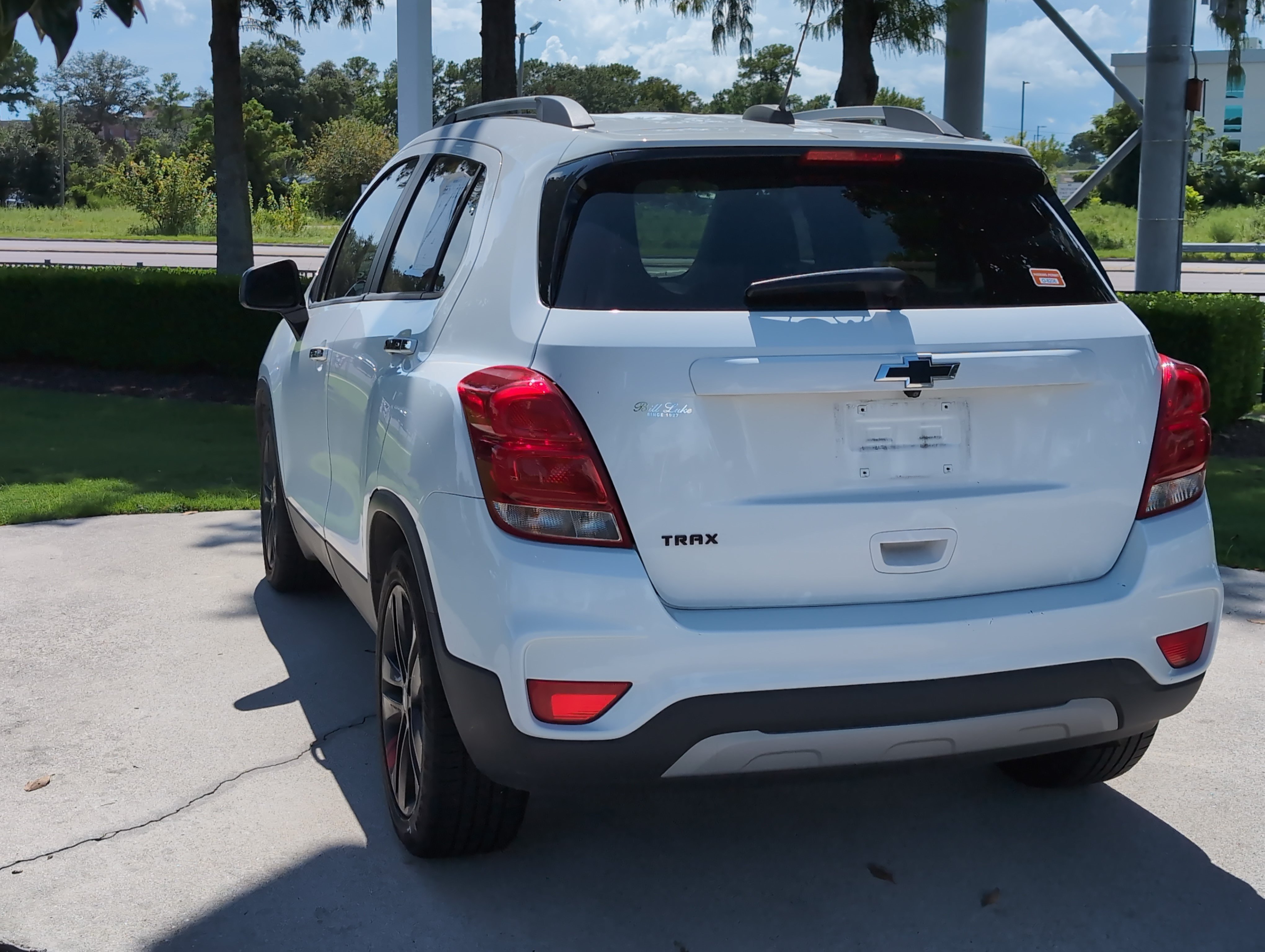 Used 2018 Chevrolet Trax LT w/ Sun & Sound Package FWD image 8