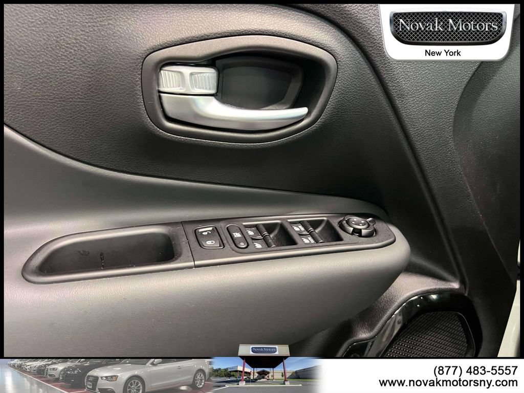 Used 2022 Jeep Renegade Altitude AWD/4WD image 17