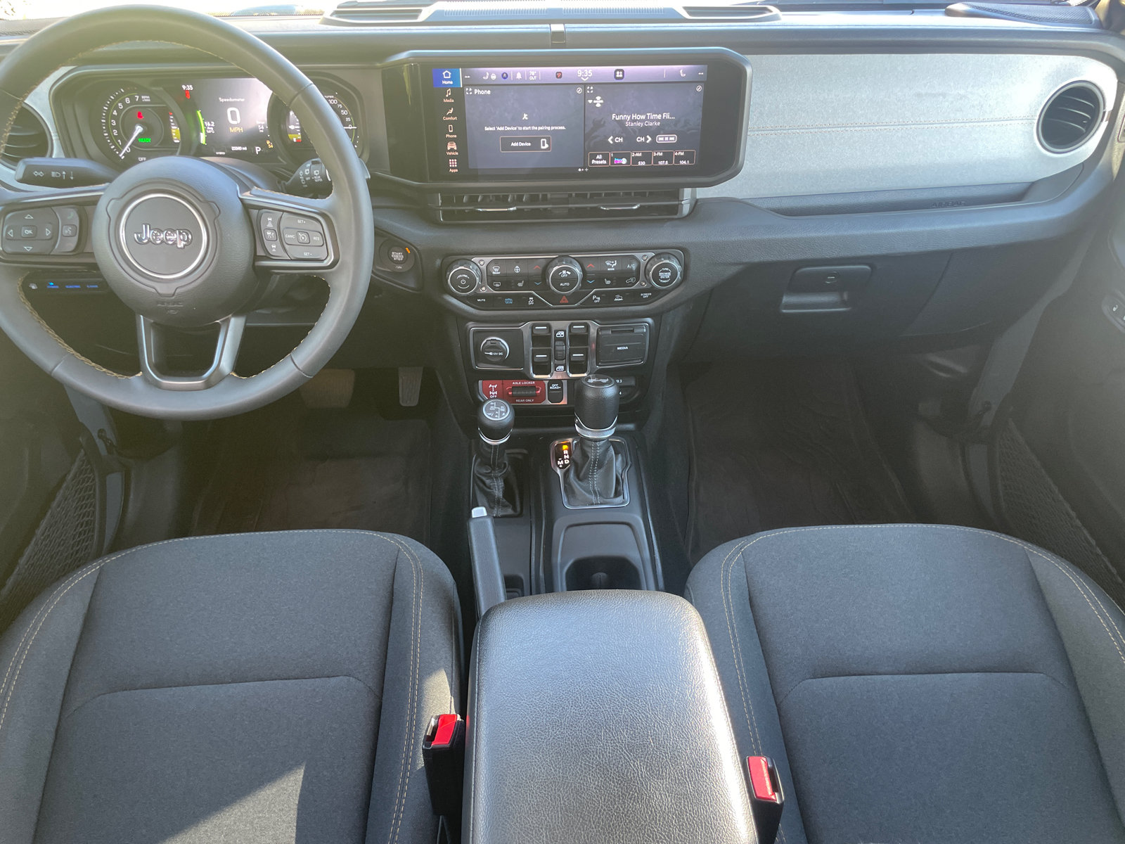Used 2024 Jeep Wrangler Unlimited AWD/4WD image 19
